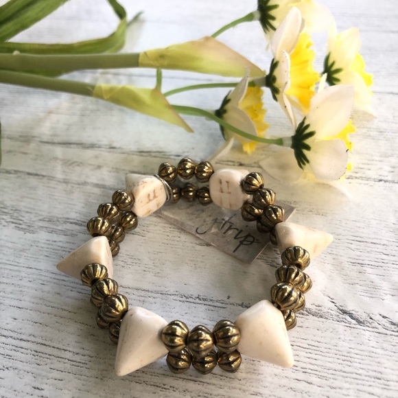 Bracelet With Spikes - Picture 7 of 7